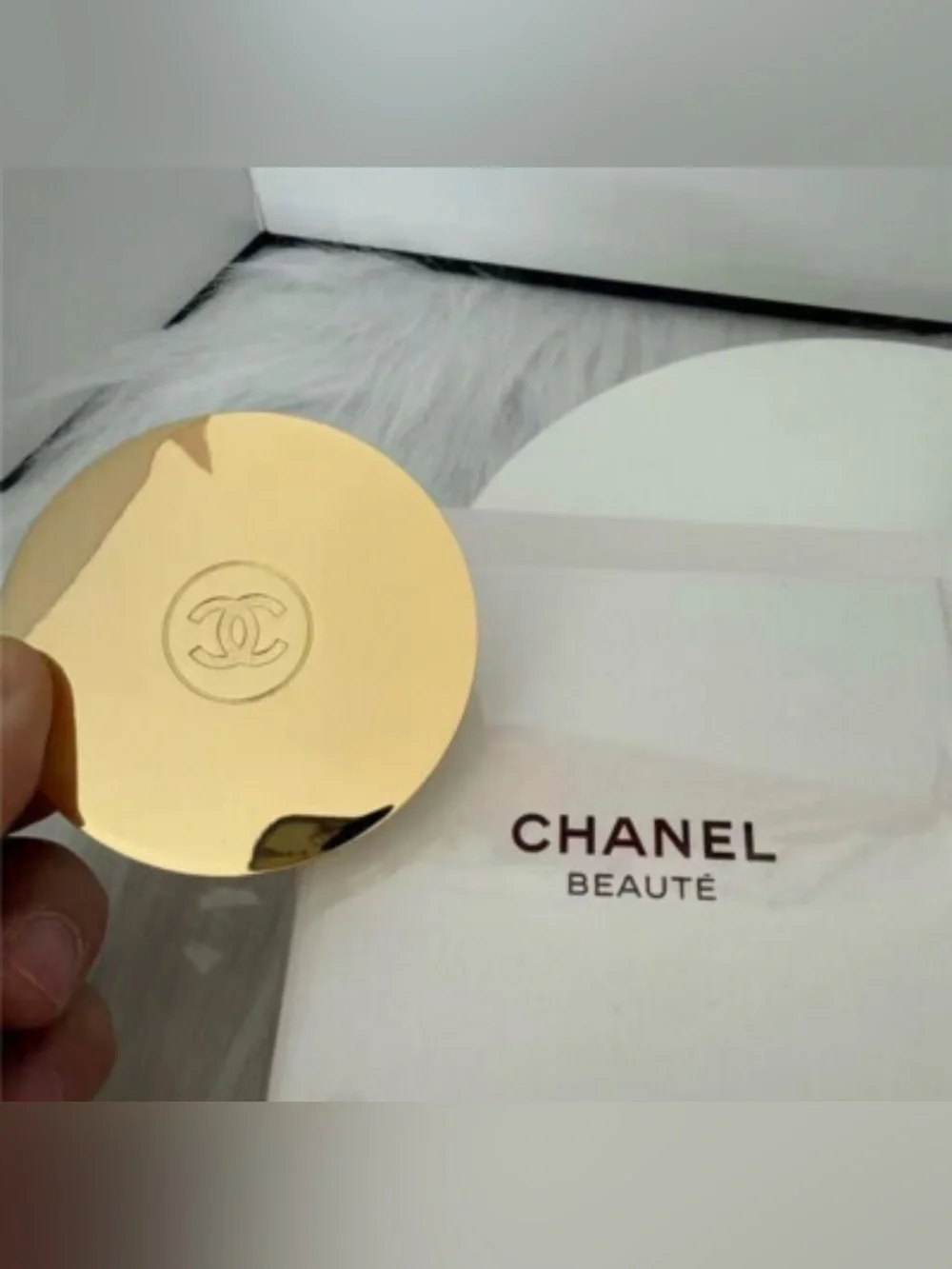 CHANEL Beaute’ Gold Compact Mirror with GWP /Novelty Item NWB